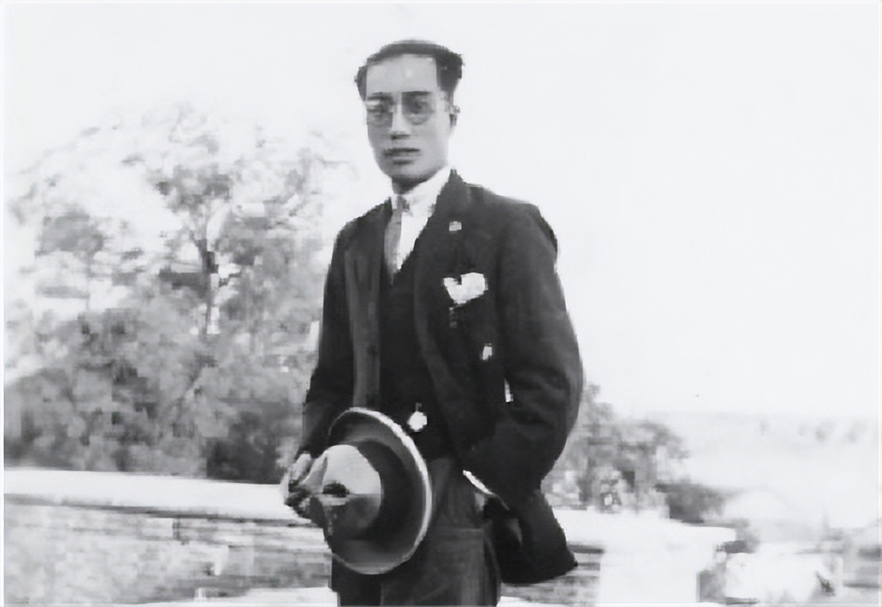 1931年，顾顺章叛变，周恩来紧急撤离上海，坐船到汕头，发现1925年汕头市各界
