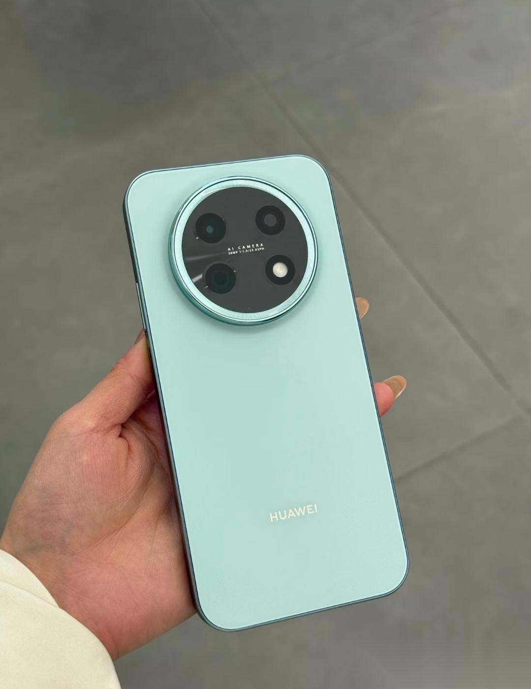 华为畅享90ProMax这次真是捅了马蜂窝。一边是首销几十万台的爆单，一边是