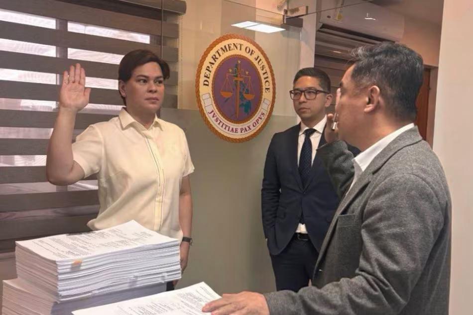 莎拉下了一个先手！8月17日，菲副总统莎拉向达义市检察官办公室提交对前助手马德