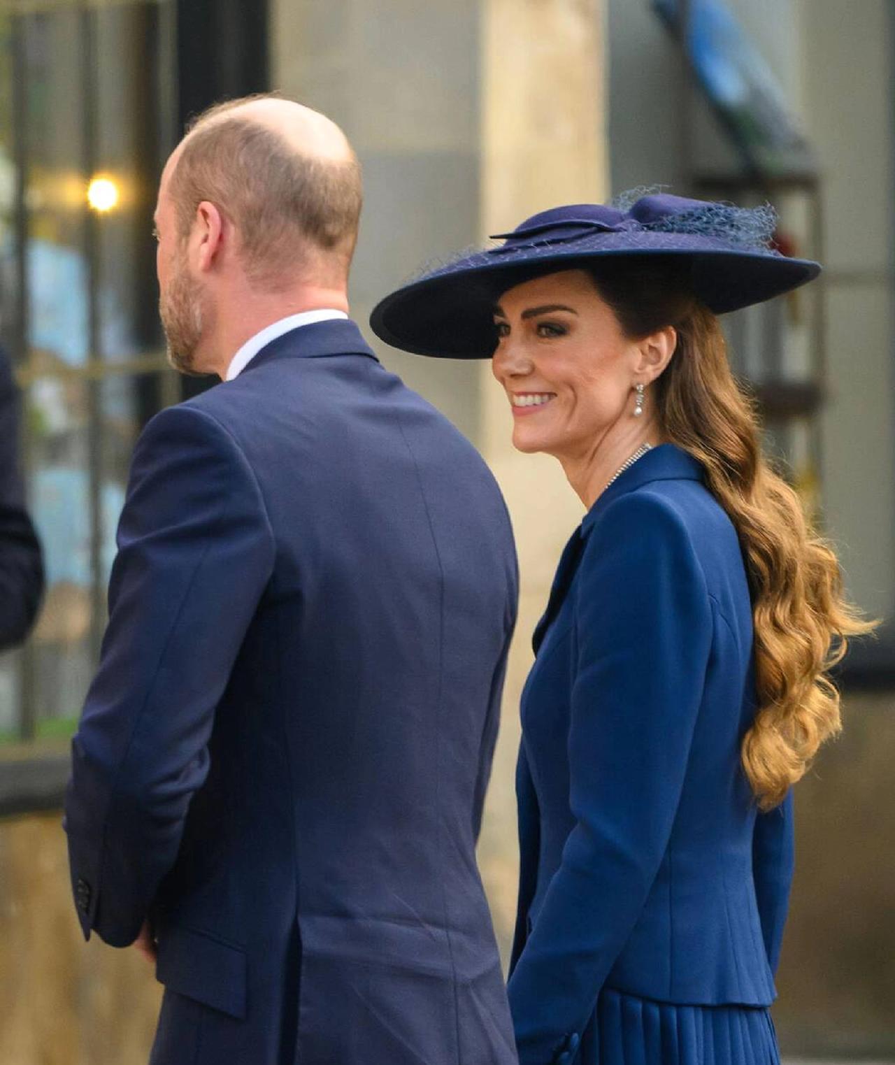 威廉凯特甜蜜合影！威廉王子和凯特王妃每一次合体营业，总是会给大家带来甜蜜的画面