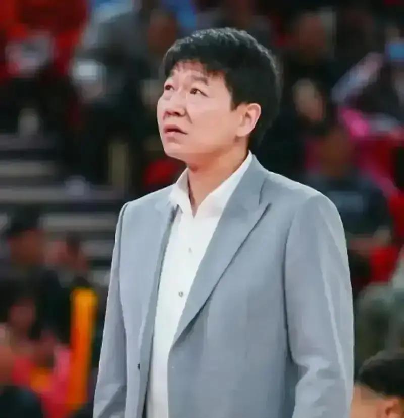 一支CBA球队，死活不投三分。不是战术，是心病。山东男篮三分出手数联盟垫底