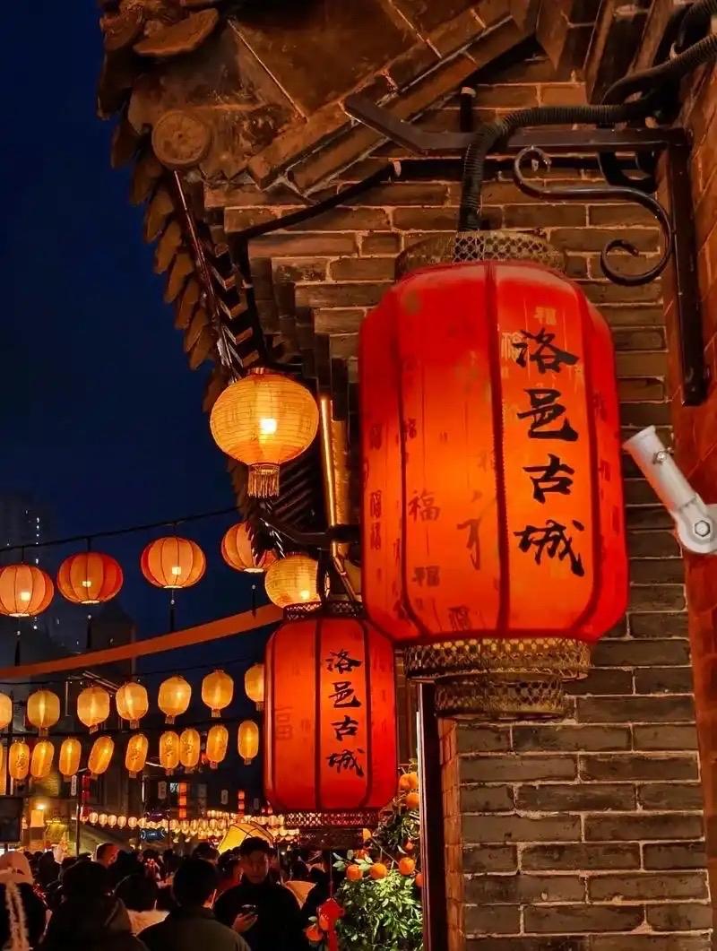洛邑什么时候成了西周的中心?洛邑在周公摄政五年（约公元前1039年）启动营建，