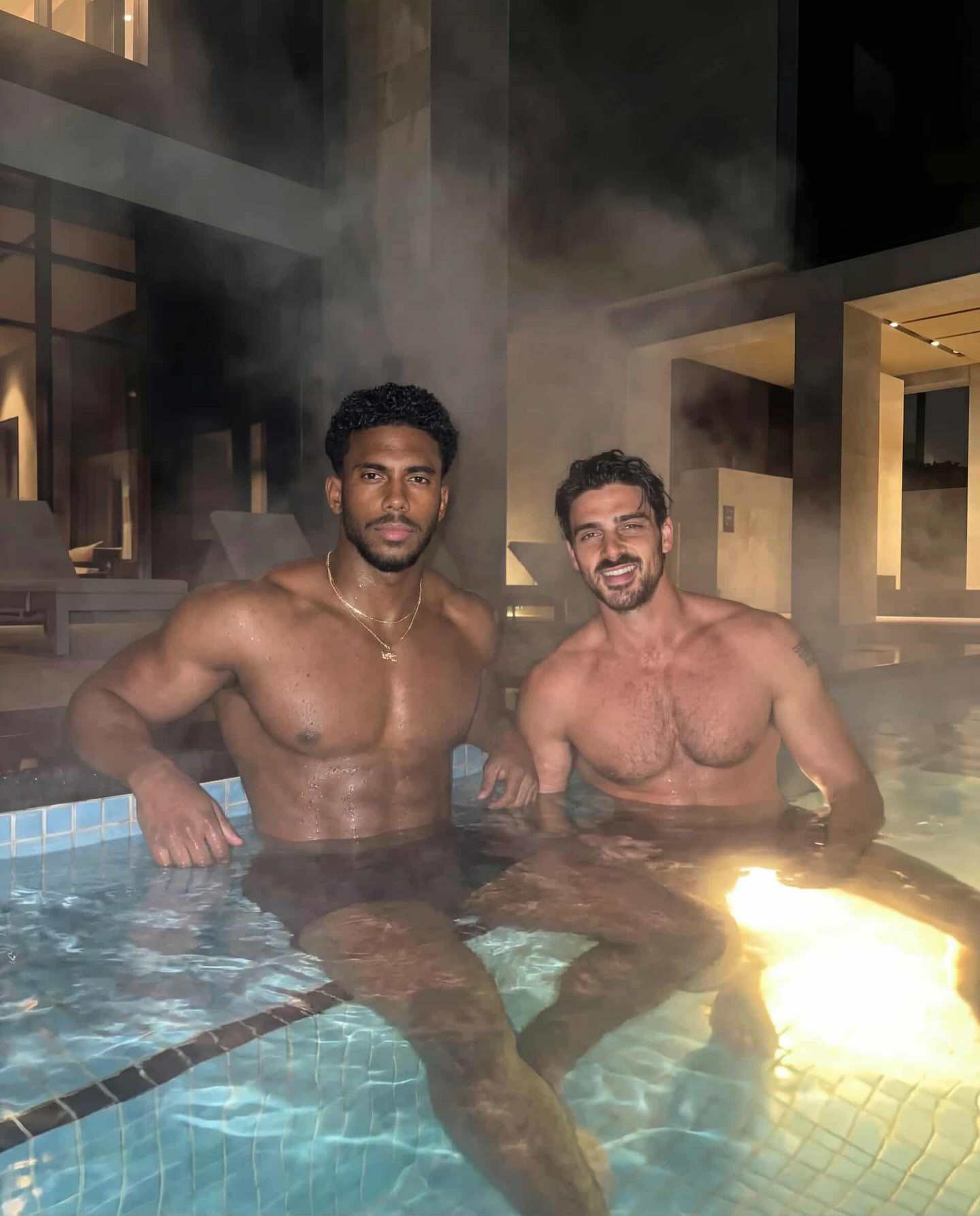 WOW~~米凯莱莫罗尼和人气肌肉网红帅哥MagnusAdonis同框健身泡澡蒸