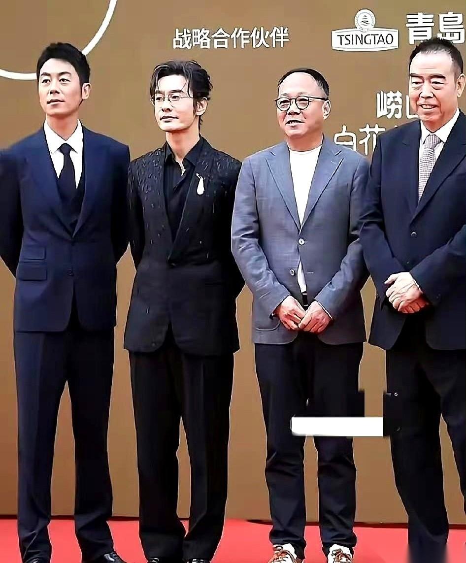 男明星的身高，堪称公开的秘密武器。黄晓明说自己179，朱亚文说自己183，轮到