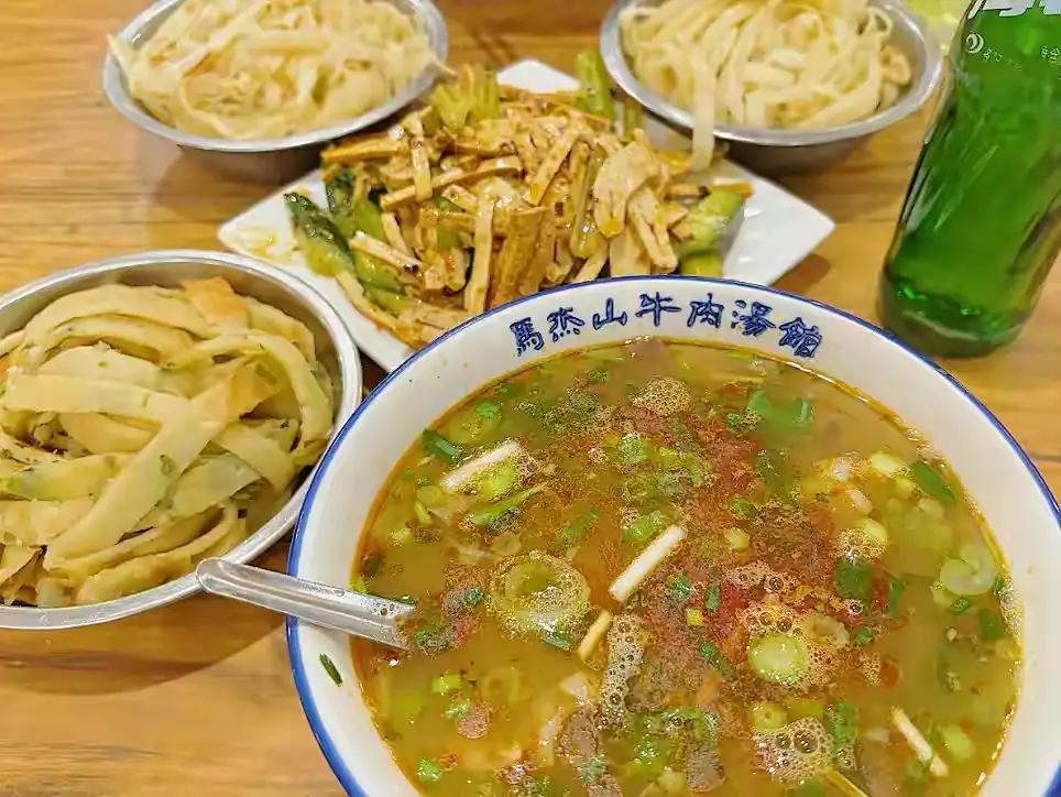 入秋后北方晨食：第一品牌羊肉汤（包抱东北，西北，中原地带）第二品牌胡辣汤（河南