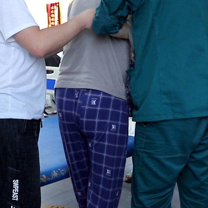 偏瘫：有人走路摇摇欲坠，有人稳如磐石？差别就在这3个动作第一个动作：臀桥平