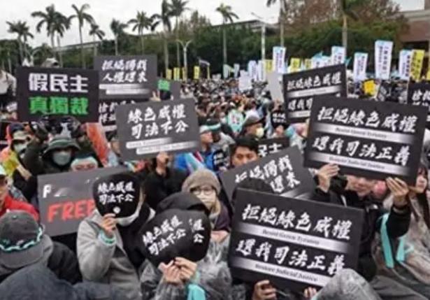 选情最大意外来了！民进党传统"南强北弱"的固有印象被民调狠狠打破，出现台北支持度