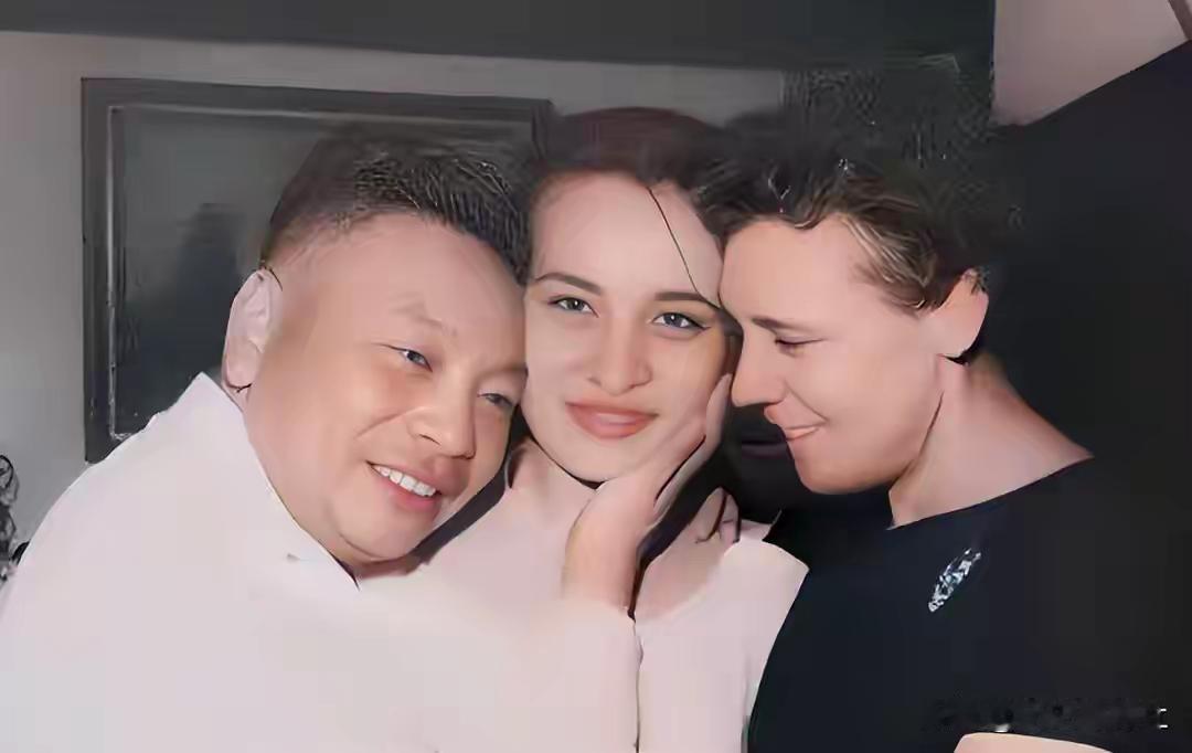 王铎：蒋经国夫妇和女儿蒋孝章你看，蒋经国是多么喜欢他的女儿啊！其实，好多人也