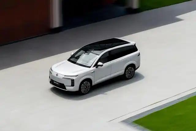 朋友和我说：45%的人：选燃油车30%的人：选油混车25%的人：选纯电车
