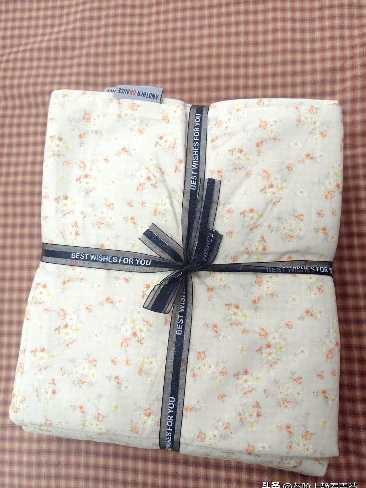 你们有没有那种，随口一句话就让场面变得微妙的时候？我弟媳给我发她新买的四件套照