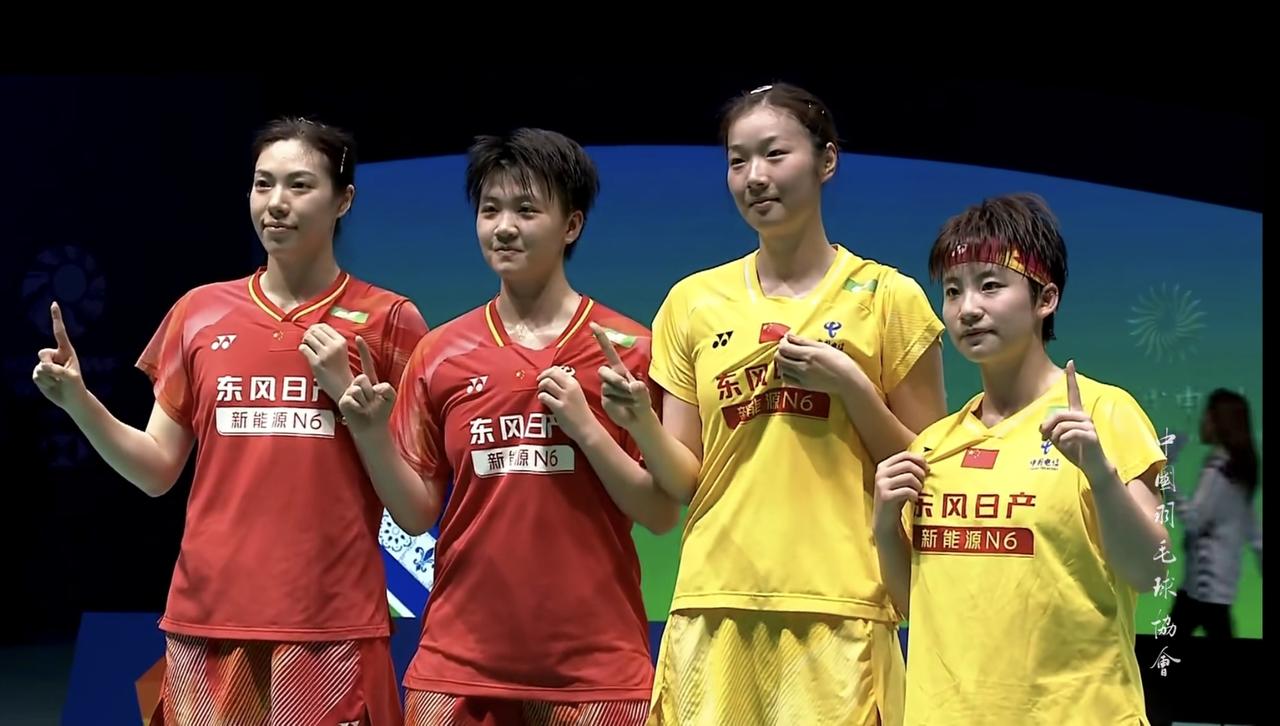 鲍骊婧/曹梓涵德比战2-0击败队友夺取澳门赛女双冠军女双决赛，国羽小将内部P