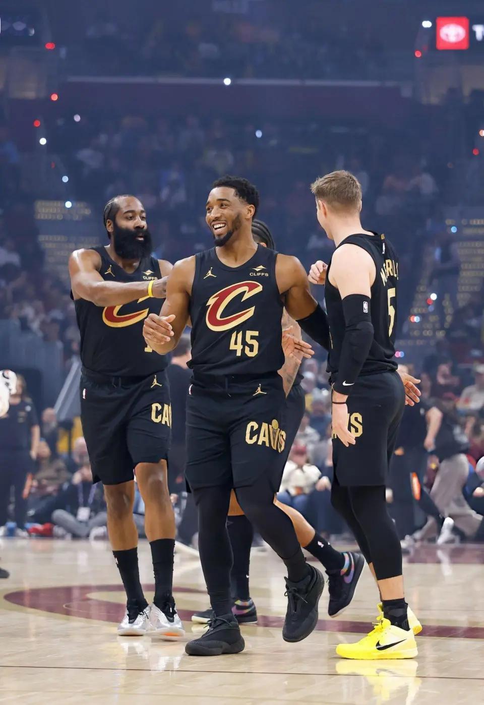 梅里尔就是哈登身边新版鲍威尔快船主场大胜奇才，梅里尔打出生涯最强一战，投篮1