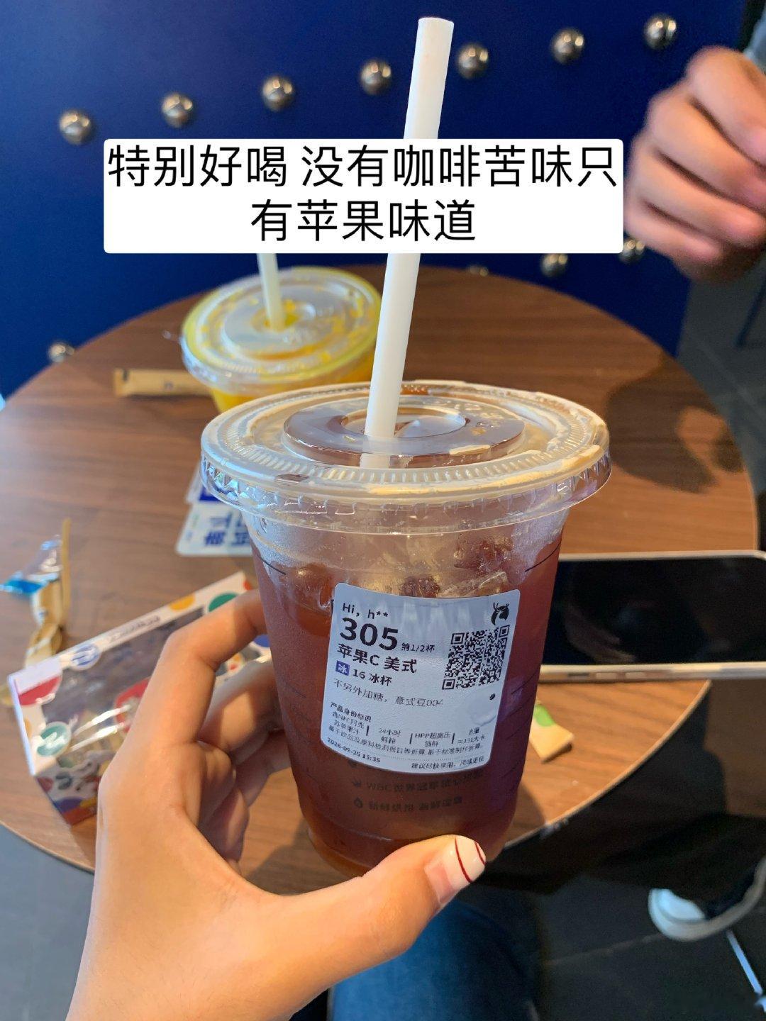 还有些花絮谁敢信这一身都是我妈的衣服就是这个裤子后面印了个香奈儿好尴尬[捂脸哭]不知道有没有发现我的