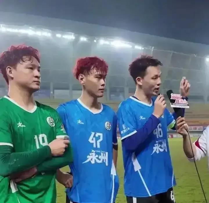 月薪8千，周一到周五敲键盘，周六周日踢职业赛谷文杰今年28岁，湖南永州人，