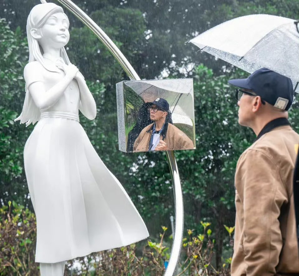 任何人今天看到图一都会释怀吧！一开始不是很理解为什么要设计成小女孩的模样，跟大家