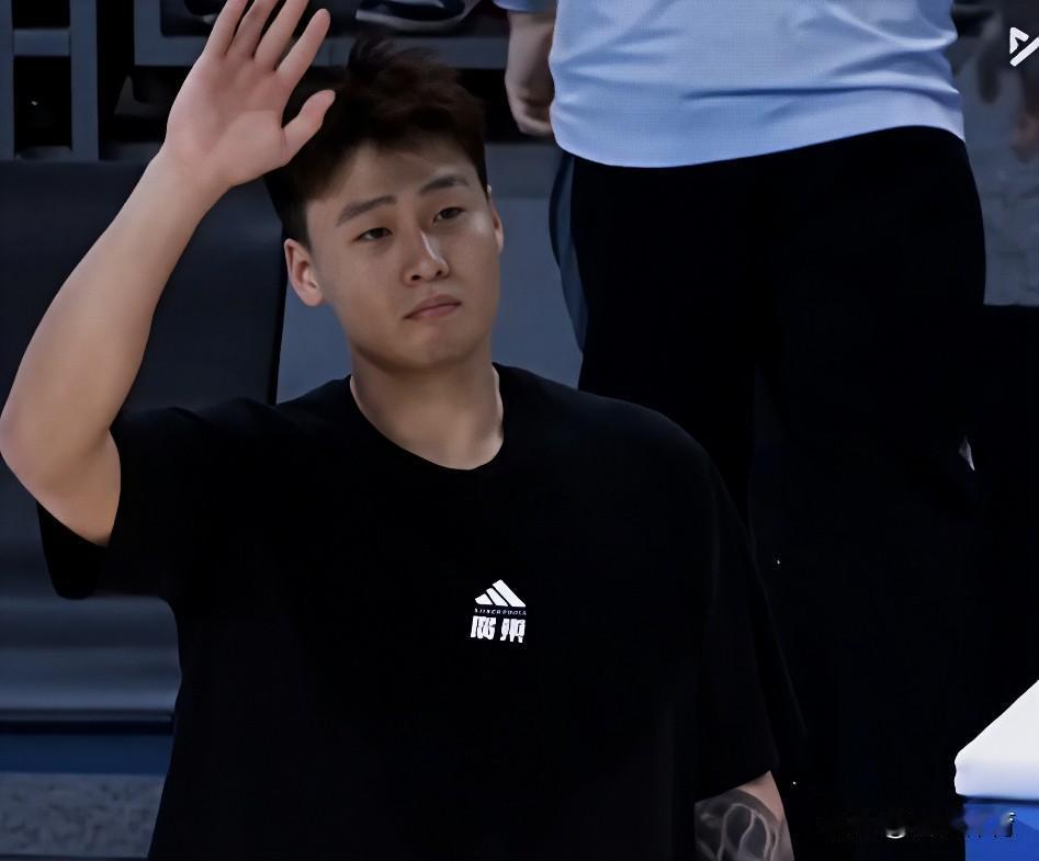 赵睿、周鹏夺冠后红了眼眶，王睿泽说下次还来，这就是辽宁球迷所说的，广东队球员没有