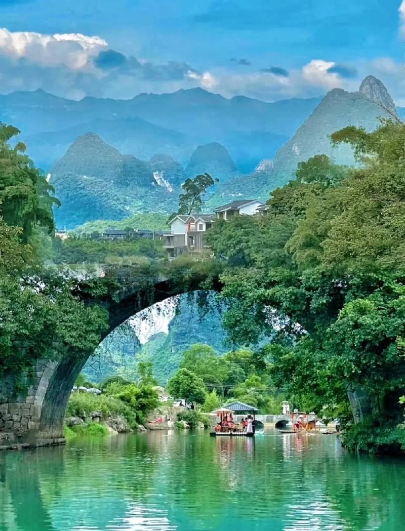 我妹五一去了趟桂林，花了一万多，回来跟我说：姐，以后假期我再出门我王字倒着写。