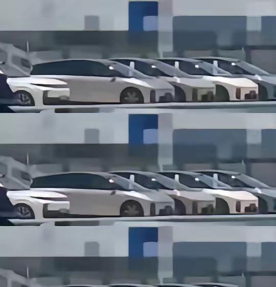 理想i8实车曝光！内饰曝光！看理想i8实车图片，前悬非常短，这也就意味着空间利