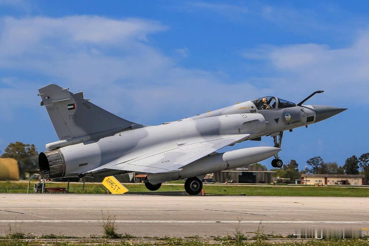 阿联酋出售60架幻影2000战机，印度很可能接盘。近日，阿联酋宣布将出售二手幻