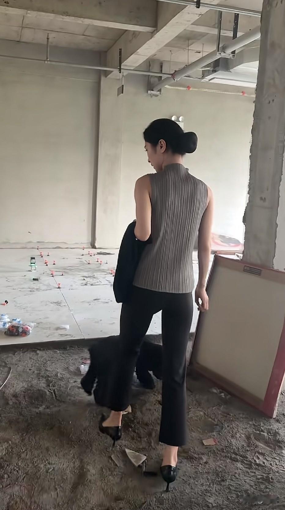 怪不得现在装修行业难搞，原来美女小姐姐们也加入了这行业