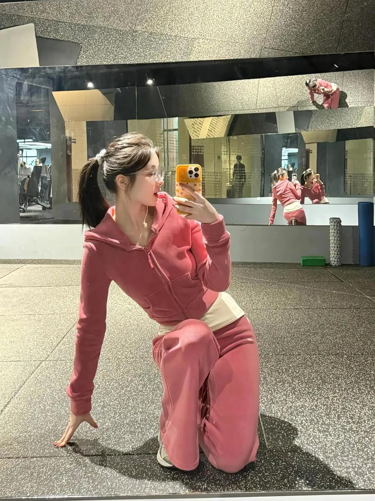 身材健美苗条，羡慕气质运动穿搭元气运动风穿搭运动休闲感穿搭运动活力穿搭运