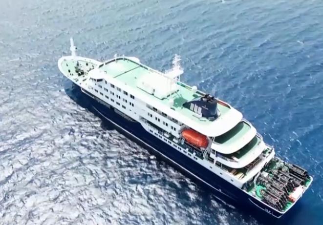 荷兰传来最新消息！2026年5月4日，一个爆炸新闻来了：一艘在海上漂