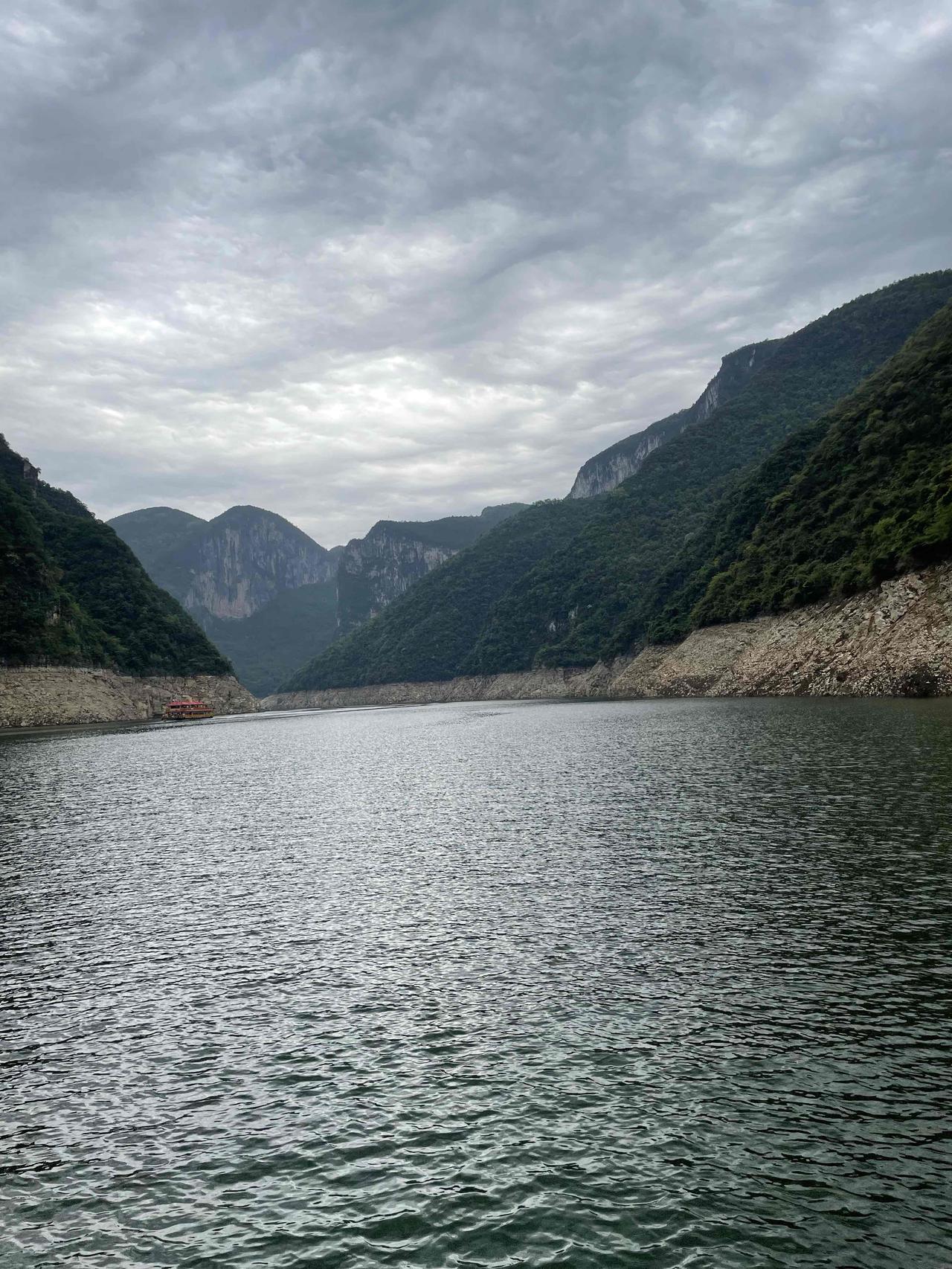 江南山水美景分享江南美景美不胜收，分享一组来自湖北恩施的美景照。