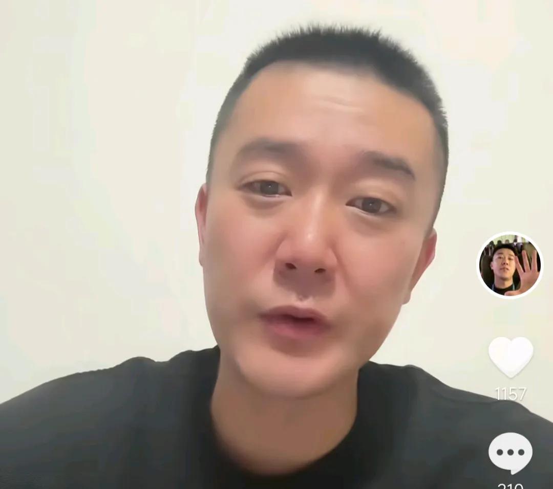 媒体人左海涛肯定了山东泰山临时主帅唐田，认为其很有魄力。在山东泰山客场少打一人