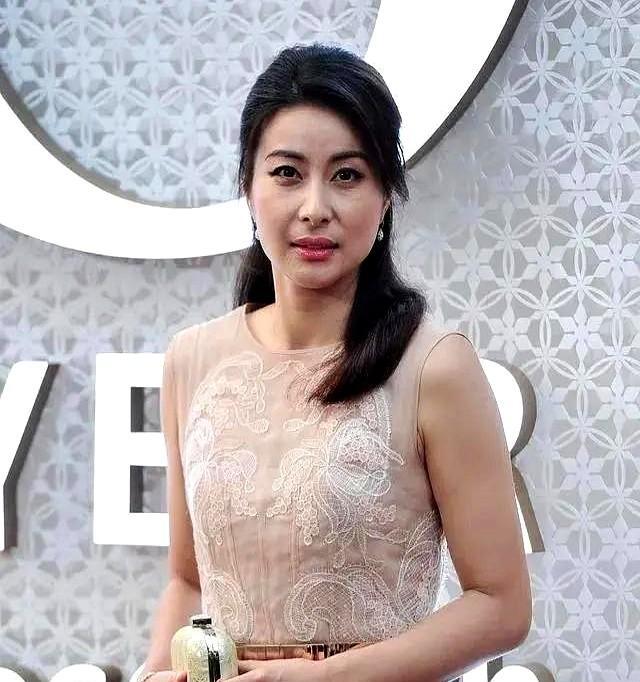 郭晶晶当众承认了，会跟霍启刚“吵吵闹闹”。就因为孩子周末该学习还是该玩。