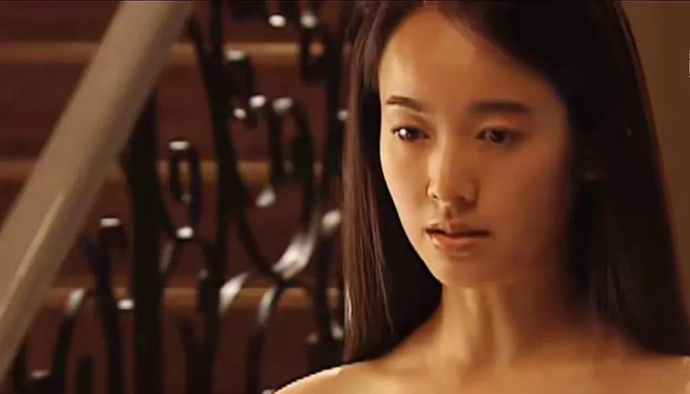 《扫毒风暴》真上头！48岁左小青演“洗头妹”，要不是女主是于文文，还真压不住这魅