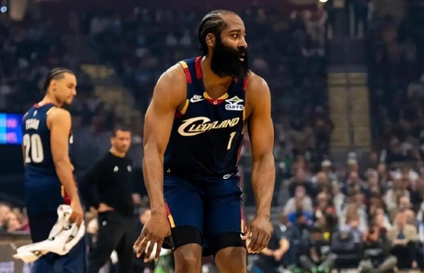 骑士主场迎战凯尔特人这场比赛，从表现上看，莫布利和米切尔两人都没什么问题，特别是