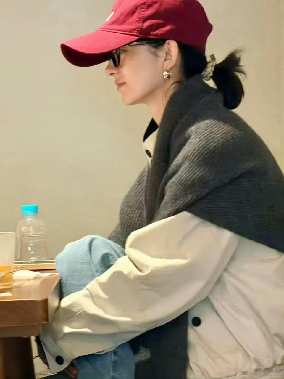 赵丽颖去吃提拉米苏了头发也长长了