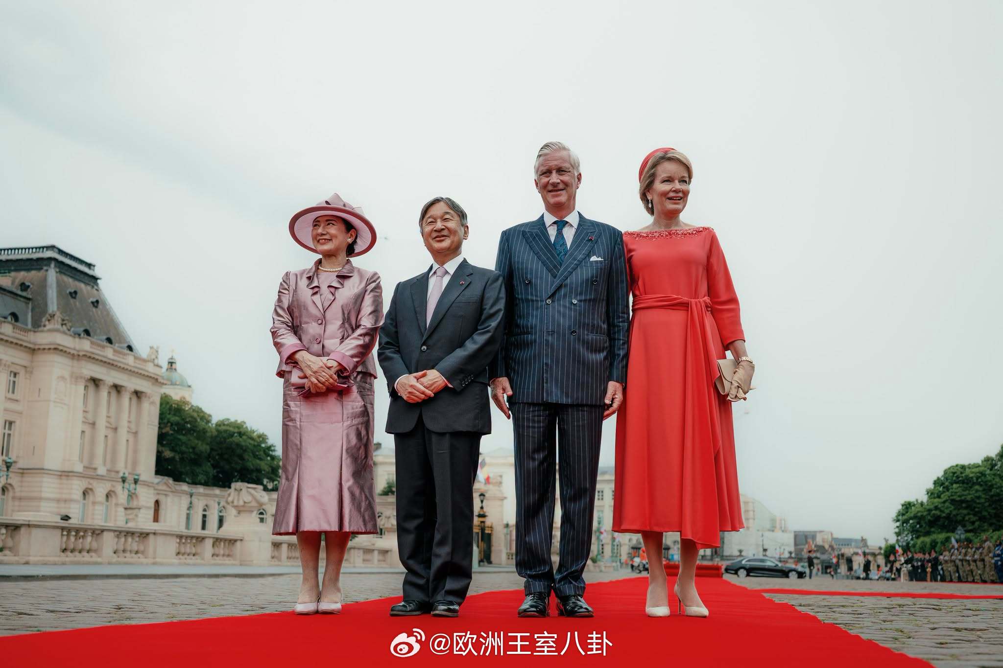 瞎扯回看上周日本国事访问比利时的排排站合照，摄影这方面巧克力方算十分努力了（滤