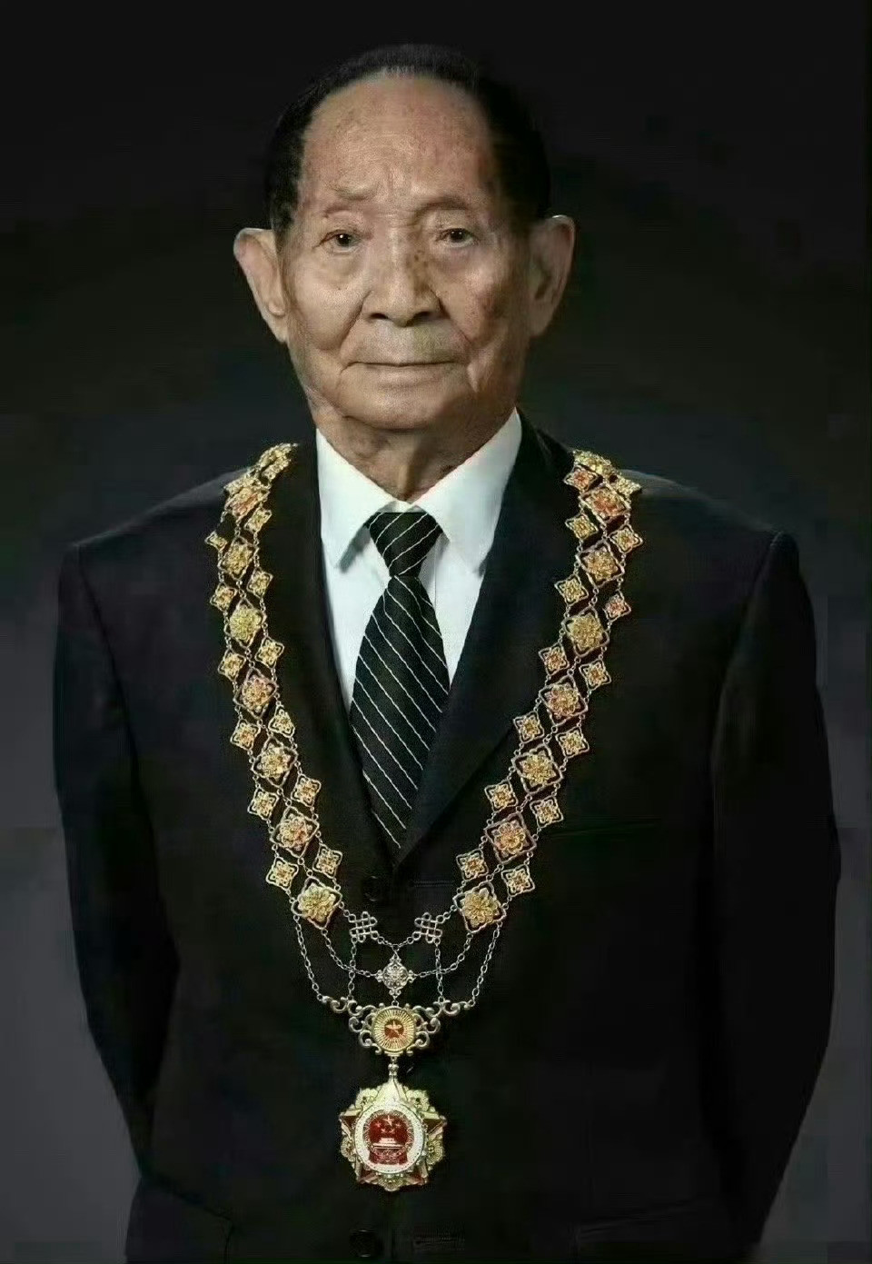 清明节划到这里就给袁隆平爷爷致敬吧，永远都不能忘的人