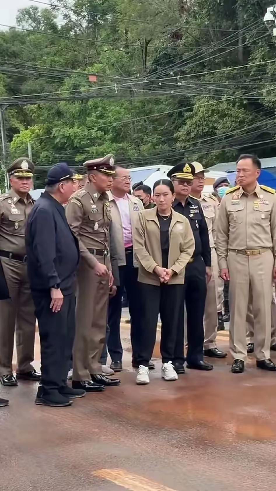 泰国国会议员要求重审佩通坦？泰国前总理佩通坦复职希望渺茫。20名国会议员在9月