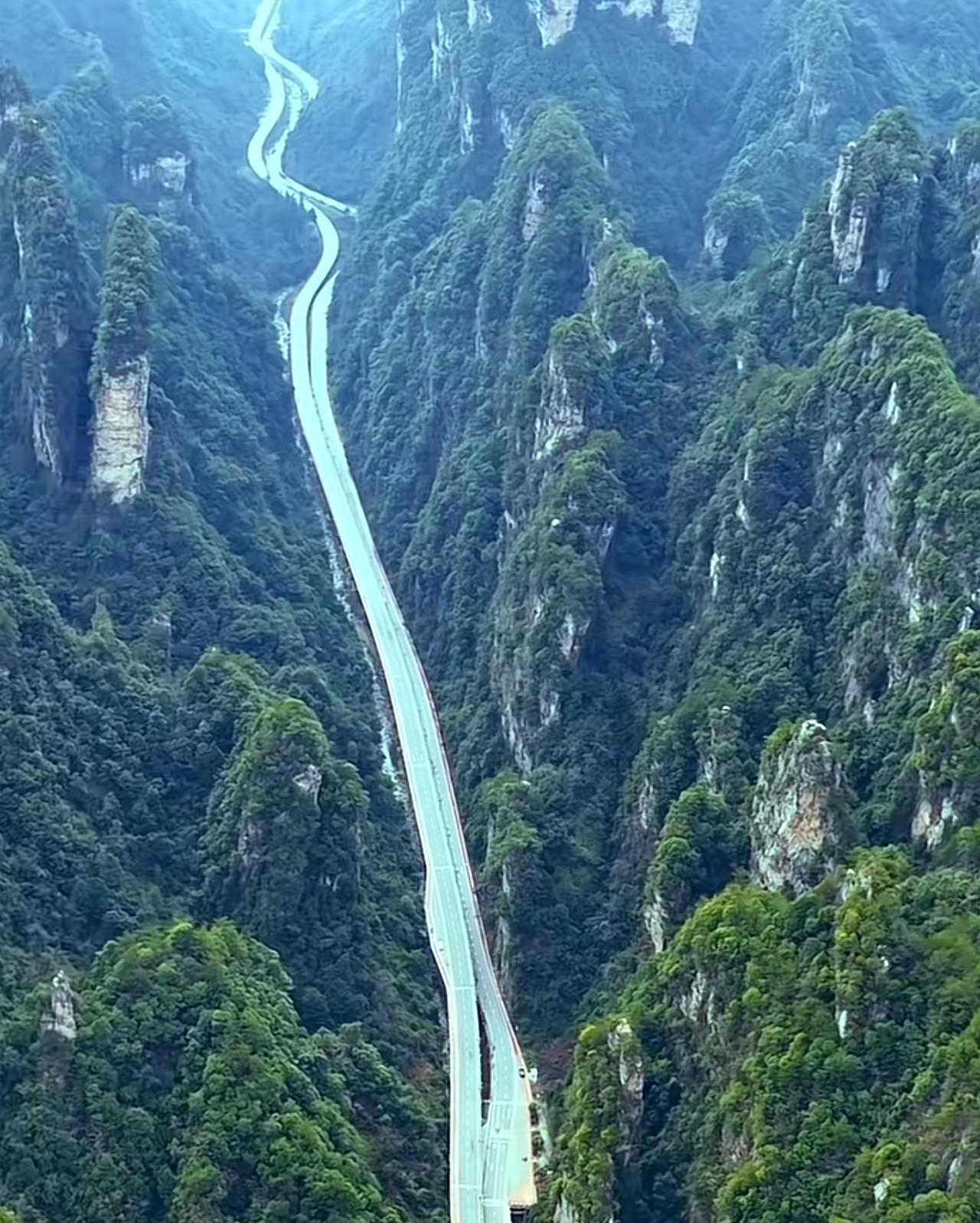 张家界最美公路百丈峡武陵山大道！