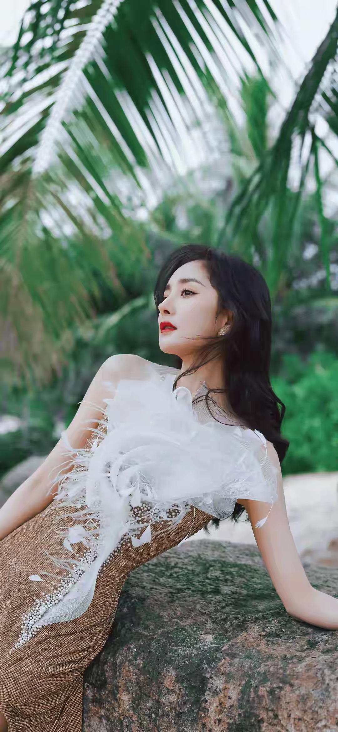 杨幂问界M9祝您新年手到福来