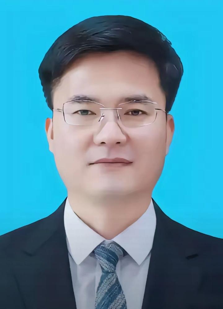 最近王正儒被查，可惜了一手好牌，偏偏自己打烂了！他是80后法学博士、教授，3