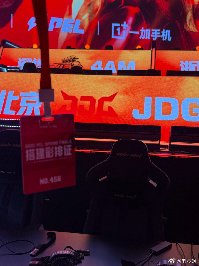 伞兵提前进入总决赛场地适应场地，看来真的是奔着夺冠去的！PEL春决倒计时3天伞