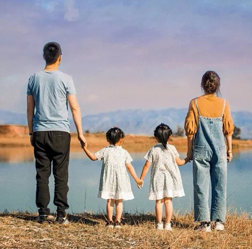 <em>新</em>生命降临,爸爸是<em>妈妈</em>最坚实的依靠