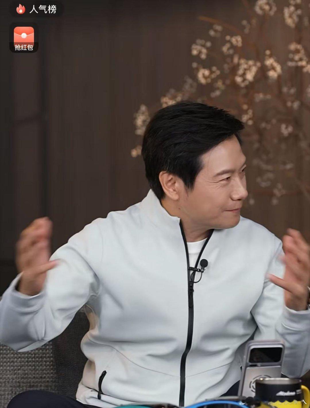 雷军回应su7两年换代更新换代很正常啊，毕竟手机都一年要换一次，甚至两次这种汽