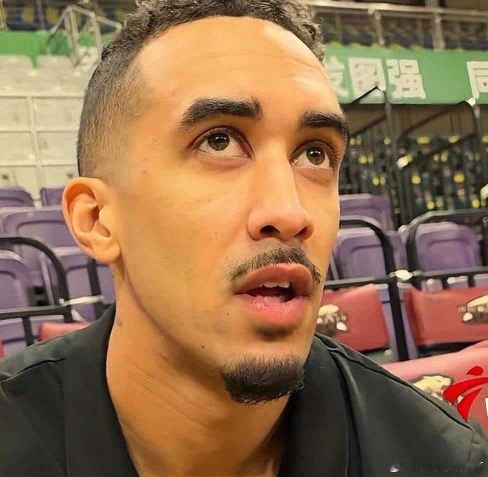 广东对阵天津，赛前奎因回应今晚的比赛:首先，我们的核心兄弟(徐杰)不会出战今晚的