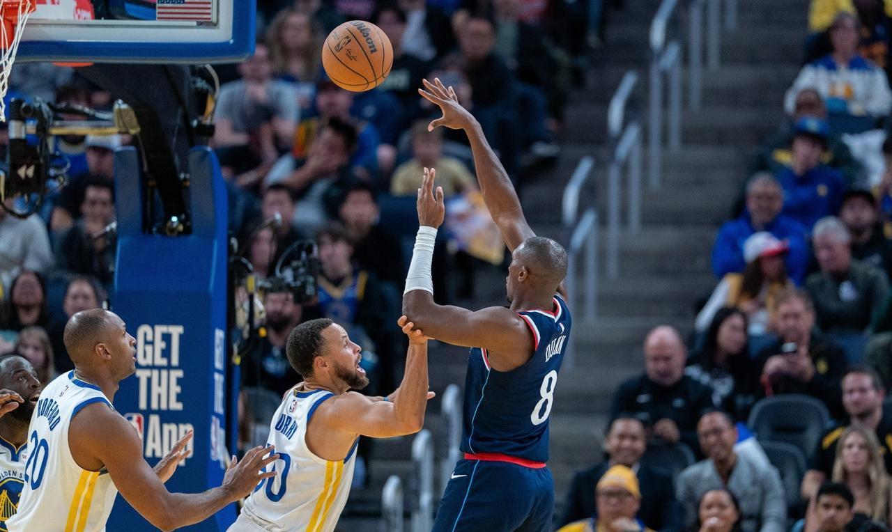 快船惨败勇士，就是老了，不服不行！1、NBA玄冥二老的对决，快船大部分时间都被勇