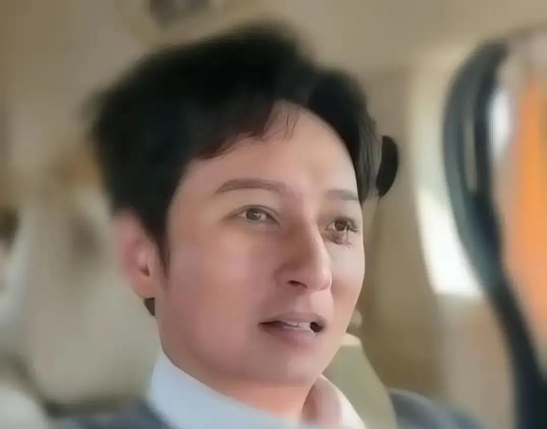 手里攥着北京的两套房产，平时开着跑车出门，名下实打实地盘着4家公司，老家长沙还有个200平的大平层谁
