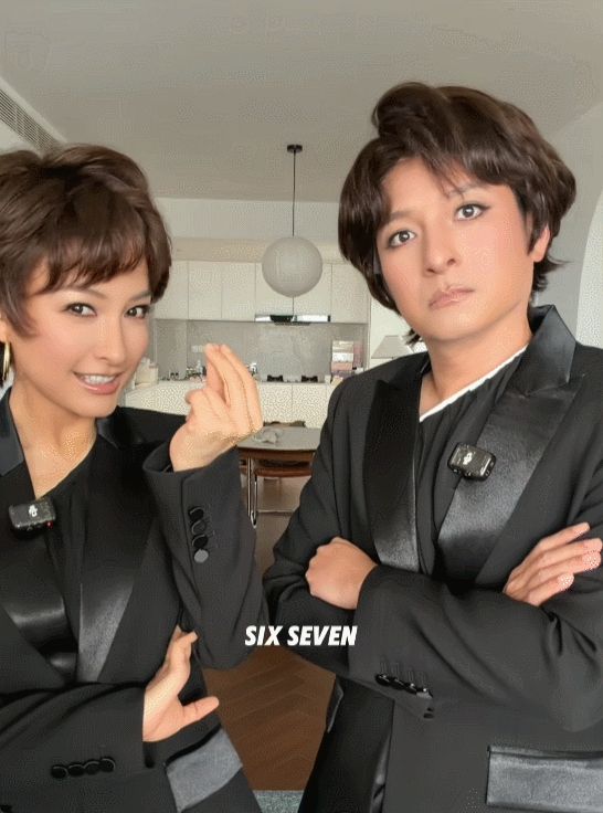 李维嘉、吴昕，太会玩了！李维嘉和吴昕从五官到气质，本就神似；他俩居然还化了同