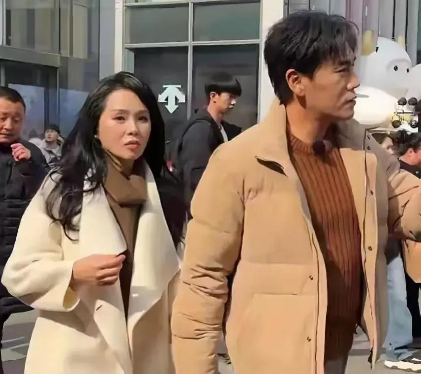 应付秦昊有高招。伊能静是个厉害女人，不是用情绪压倒用智慧引导最近看秦昊和伊能