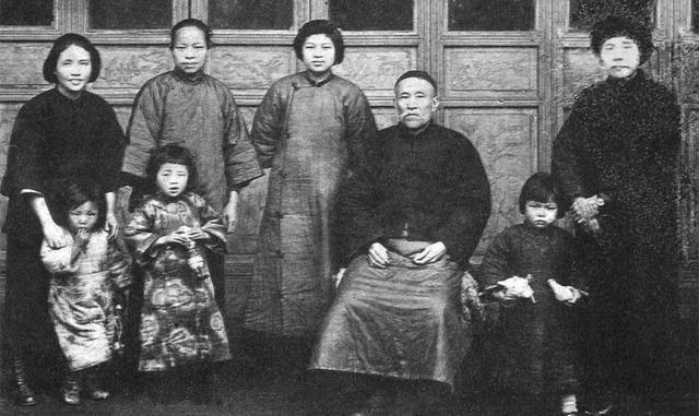1928年５月1日深夜，一股浓厚的血腥味，在汉口余记里空坪刑场上飘散着，在行刑处