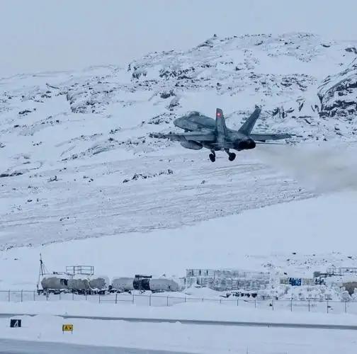 情况突变！美军强降格陵兰，通知拍桌、地要强征、协议不带丹麦签、岛民被利诱，最后还