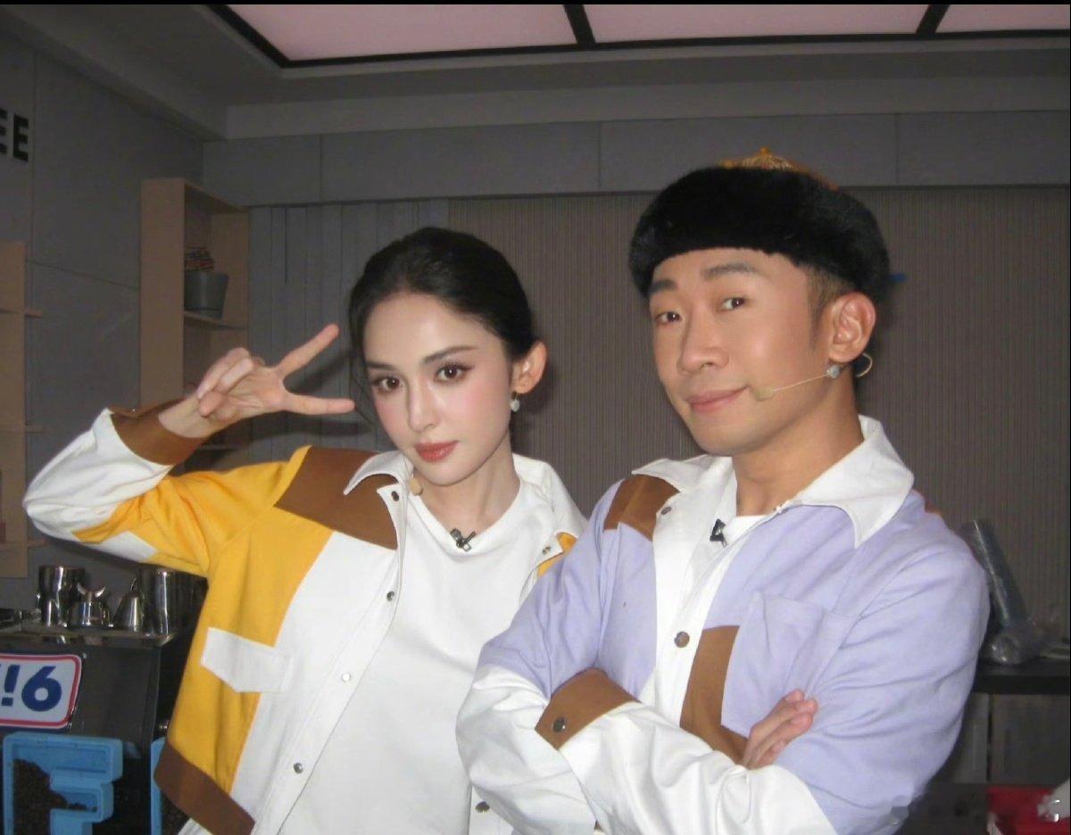 娜扎杨迪很可爱啊熟人局yyds！娜扎和杨迪一同框就笑点密集，那句“我都快爱上