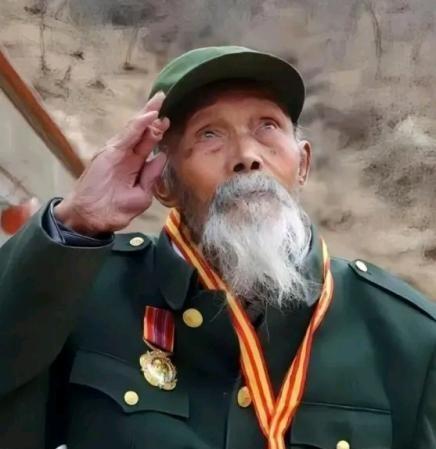 1939年，张树义接连杀了7个日军，此时他已经筋疲力竭。谁知就在这个时候，一名身